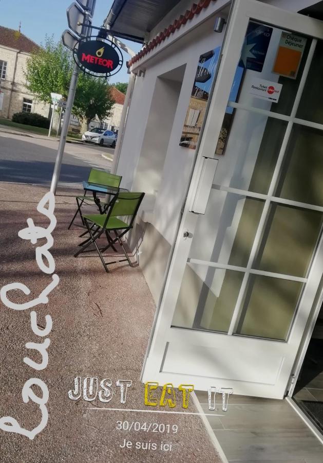 Le Merle Blanc Louchats Hotel Exterior foto